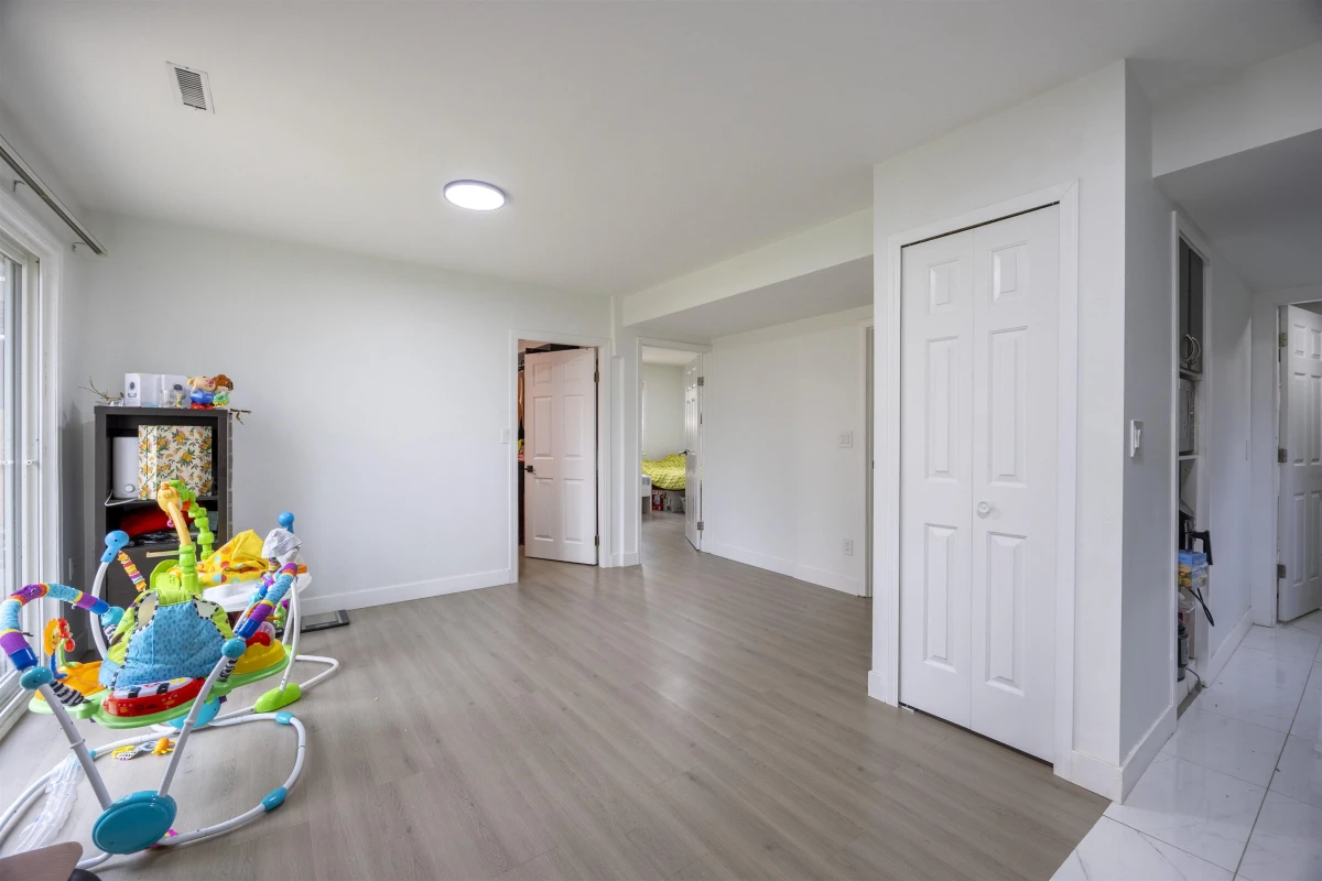 Basement Recreation Room Photo of 7549 10th Avenue, Burnaby, BC
