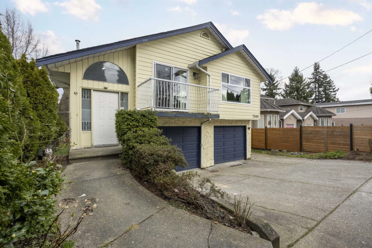 Hallway Photo of 7549 10th Avenue, Burnaby, BC
