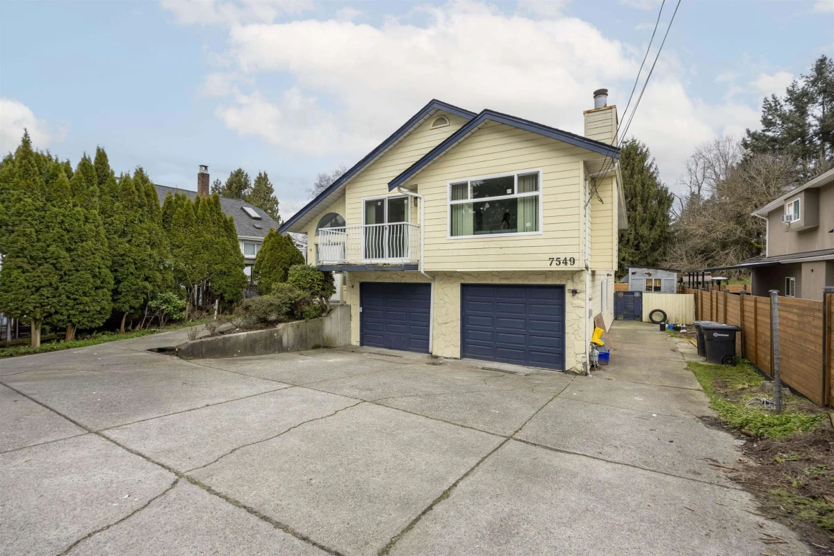 Staircase Photo of 7549 10th Avenue, Burnaby, BC