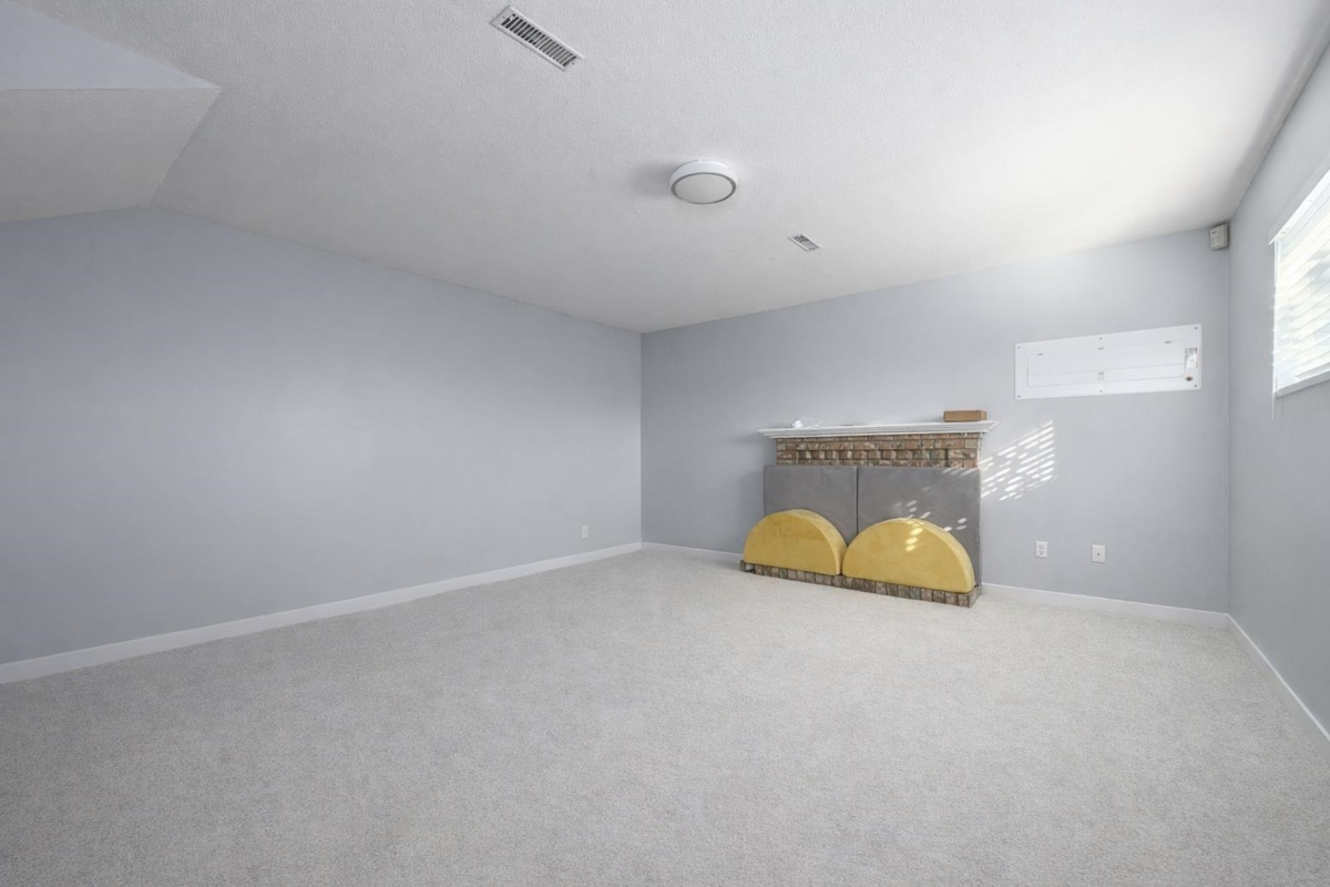 Entry Foyer Photo of 2735 Tempe Knoll Drive, North Vancouver, BC