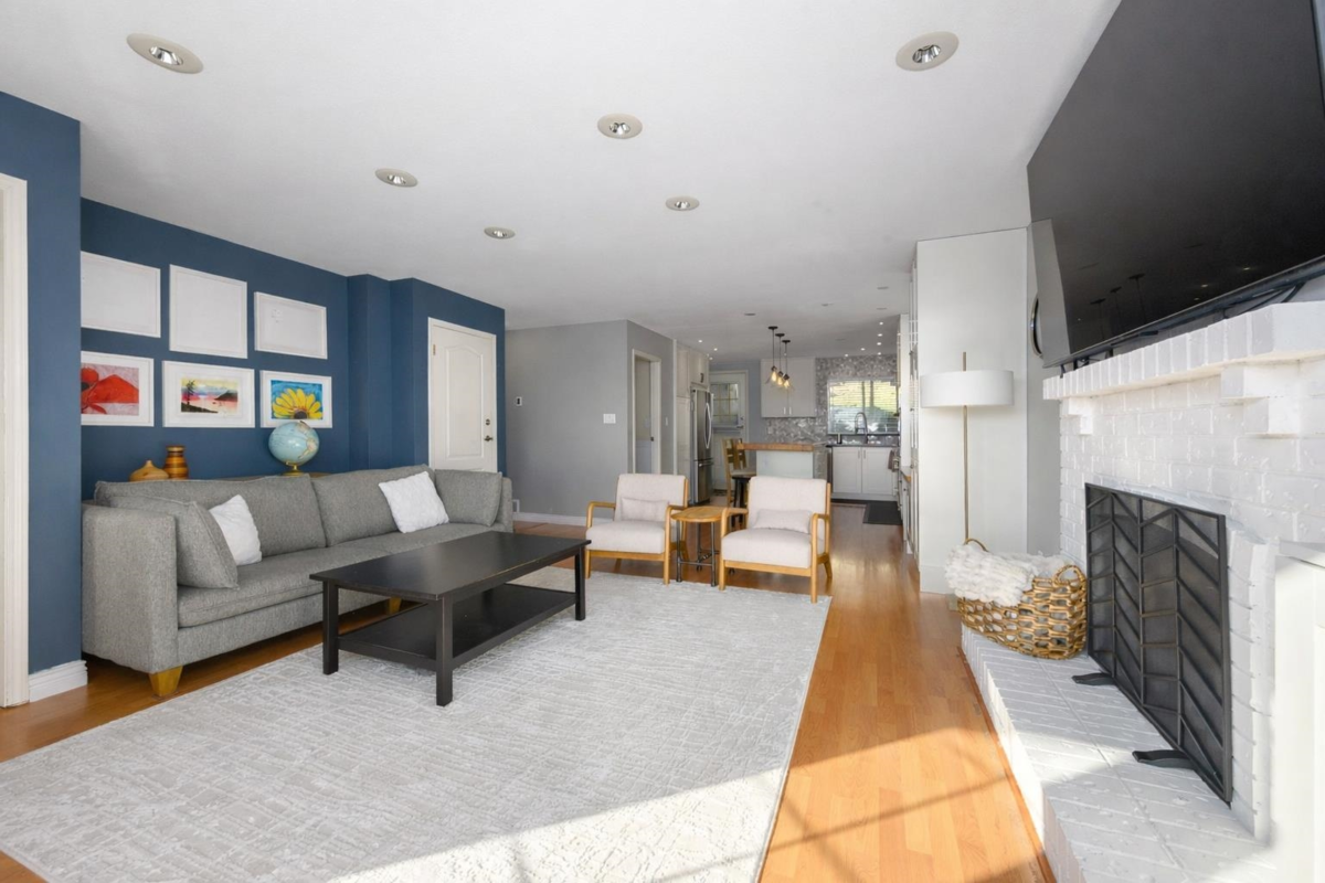 Living Room Photo of 2735 Tempe Knoll Drive, North Vancouver, BC