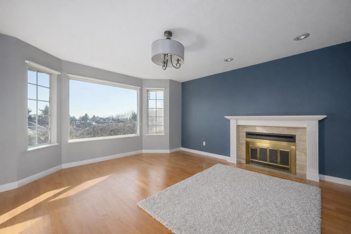Walk-In Closet Photo of 2735 Tempe Knoll Drive, North Vancouver, BC