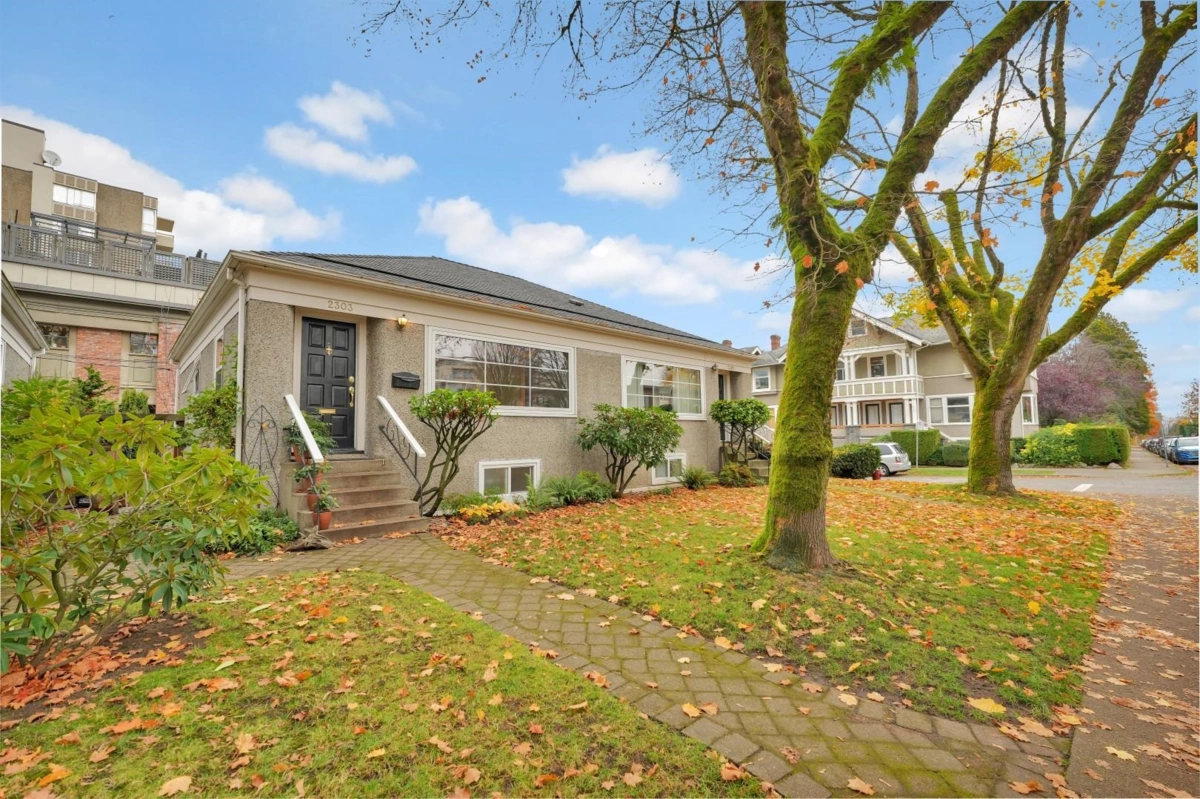 Dining Area Photo of 2303 W 3rd Avenue, Vancouver, BC