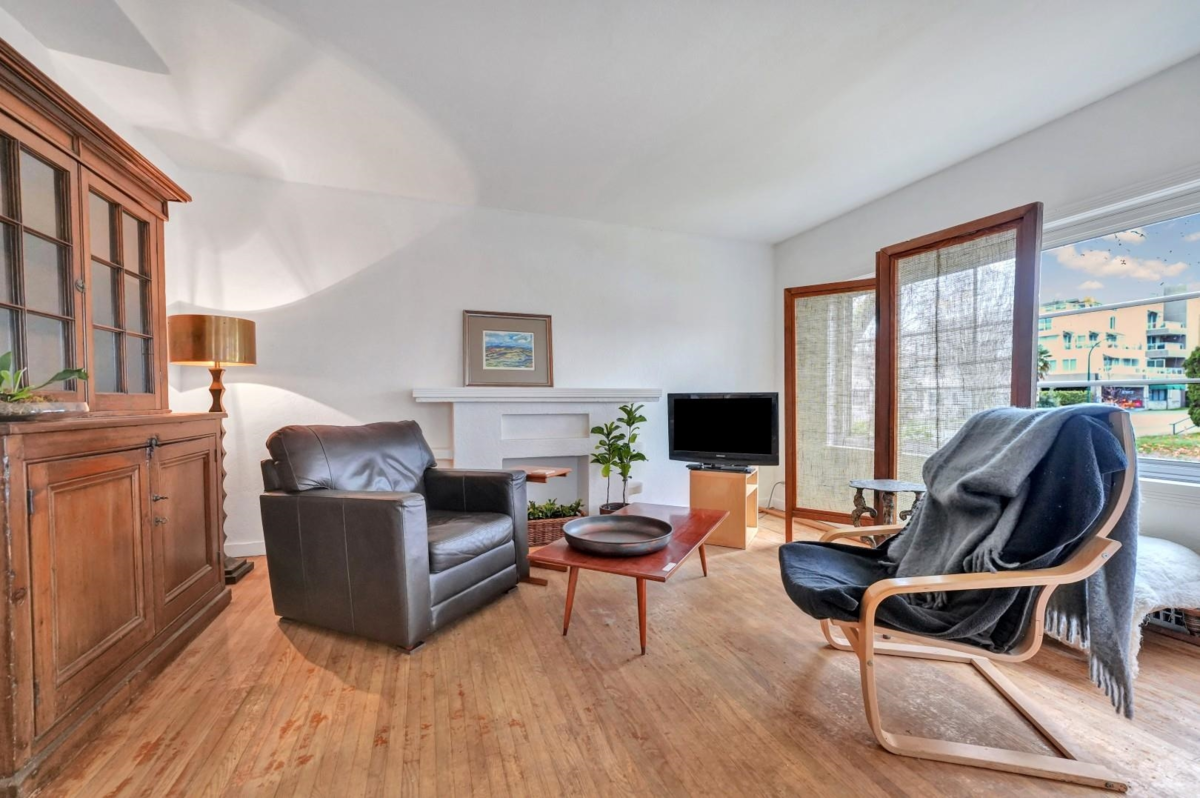 Kitchen Photo of 2303 W 3rd Avenue, Vancouver, BC