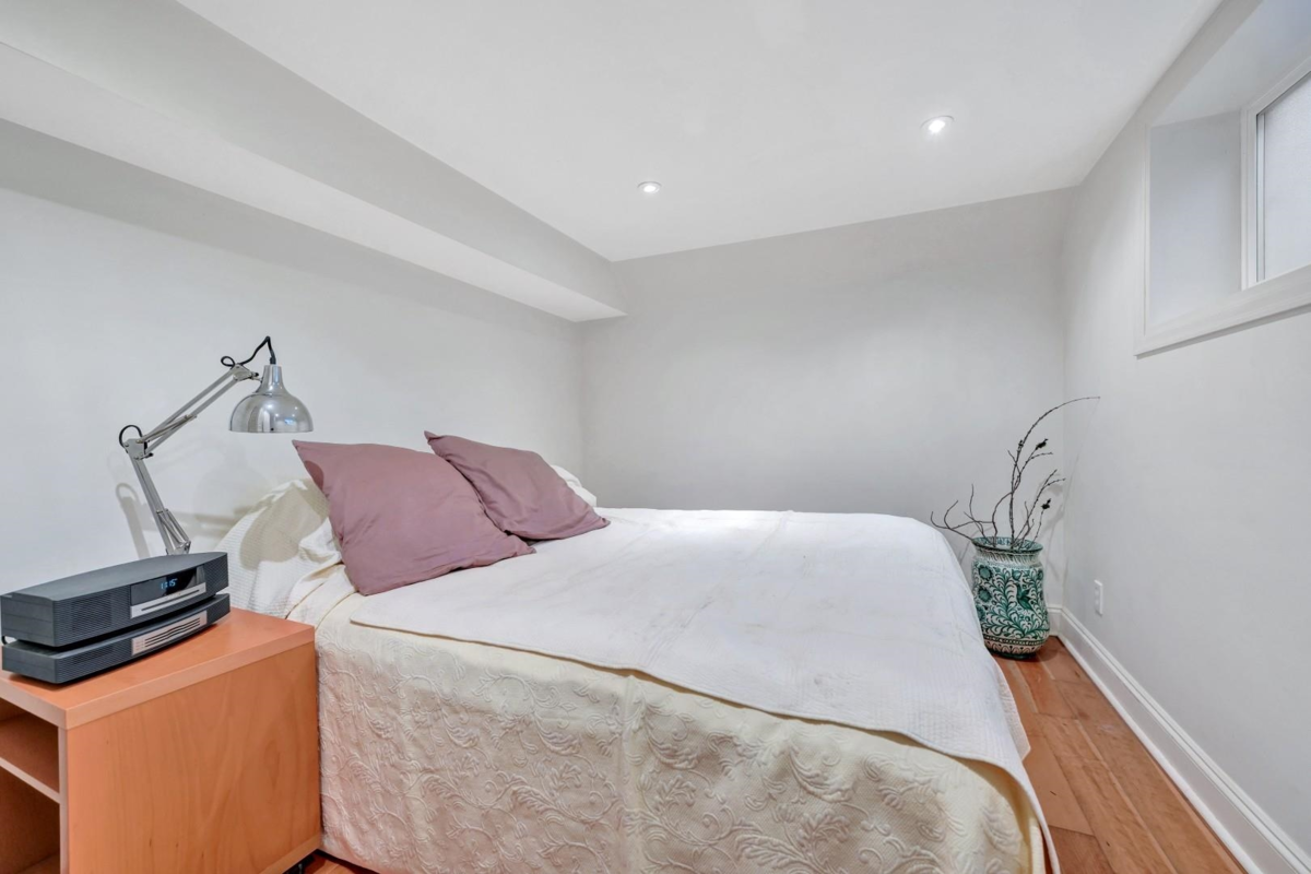 Powder Room Photo of 2303 W 3rd Avenue, Vancouver, BC