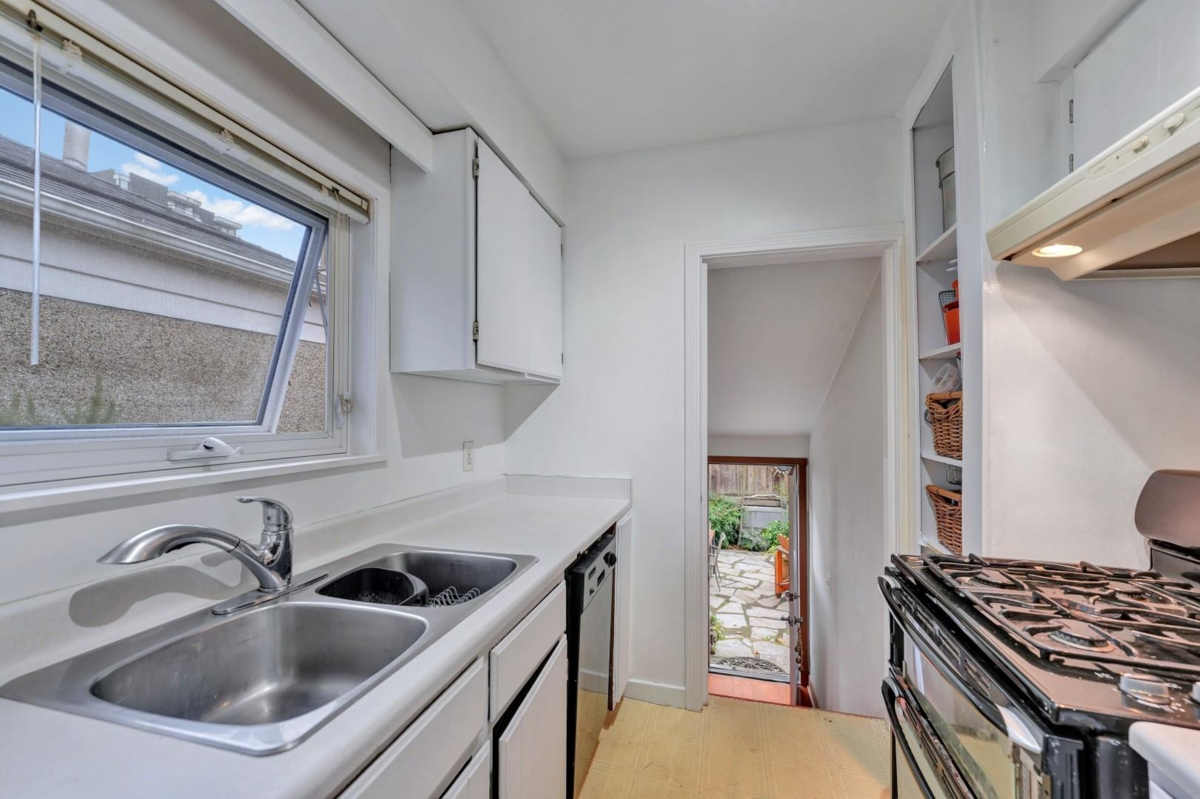 Primary Bedroom Photo of 2303 W 3rd Avenue, Vancouver, BC