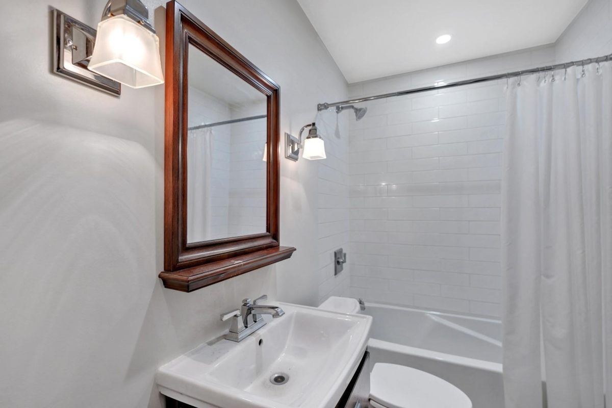 Walk-In Closet Photo of 2303 W 3rd Avenue, Vancouver, BC