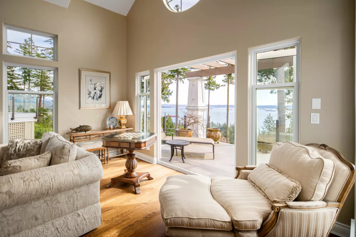 Breakfast Nook Photo of 9 5110 Alderfeild Place, West Vancouver, BC