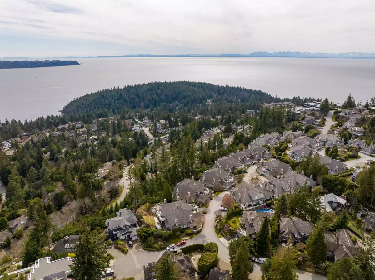 Garden / Landscaping Photo of 9 5110 Alderfeild Place, West Vancouver, BC