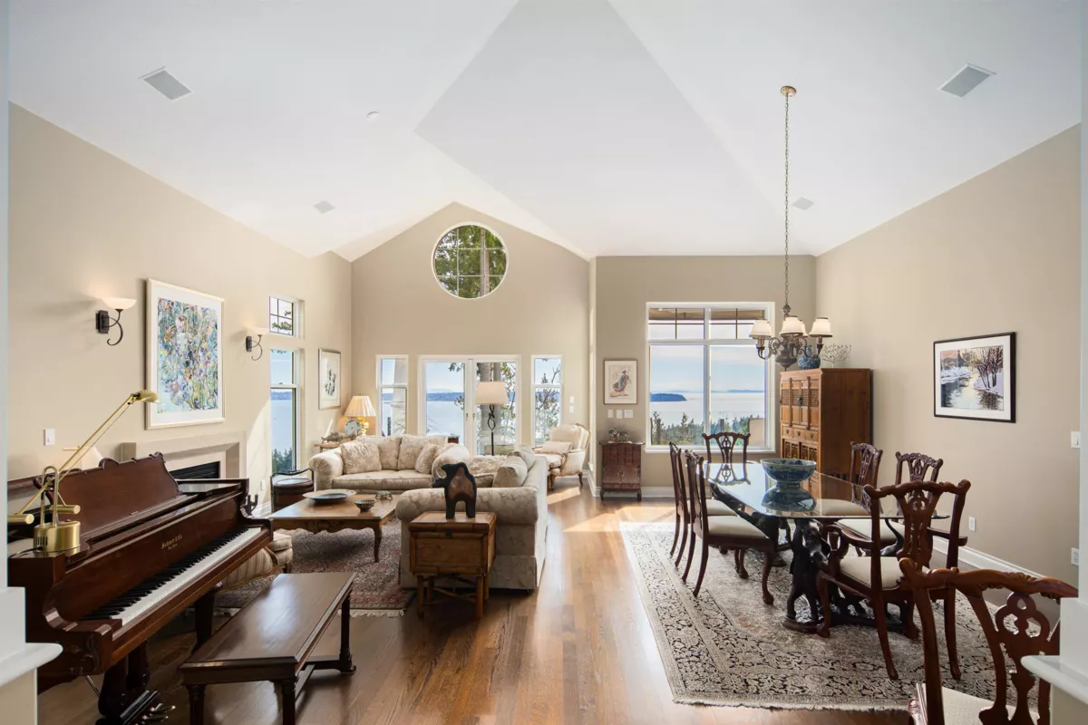 Kitchen Island Photo of 9 5110 Alderfeild Place, West Vancouver, BC