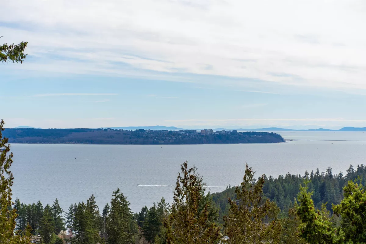 Living Room Photo of 9 5110 Alderfeild Place, West Vancouver, BC