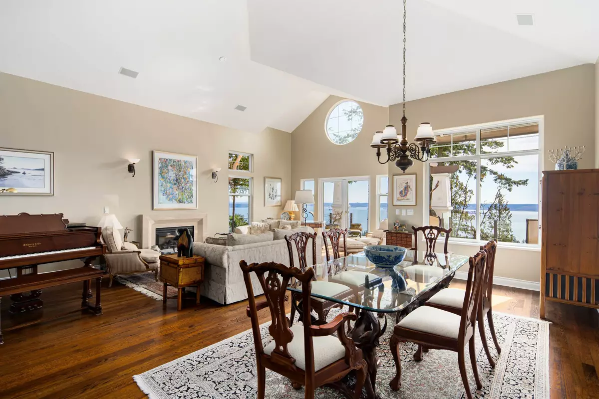 Primary Bathroom Photo of 9 5110 Alderfeild Place, West Vancouver, BC
