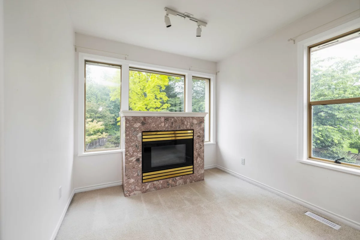 Hallway Photo of 8658 165a Street, Surrey, BC