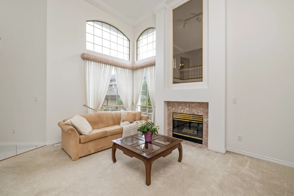Kitchen Island Photo of 8658 165a Street, Surrey, BC