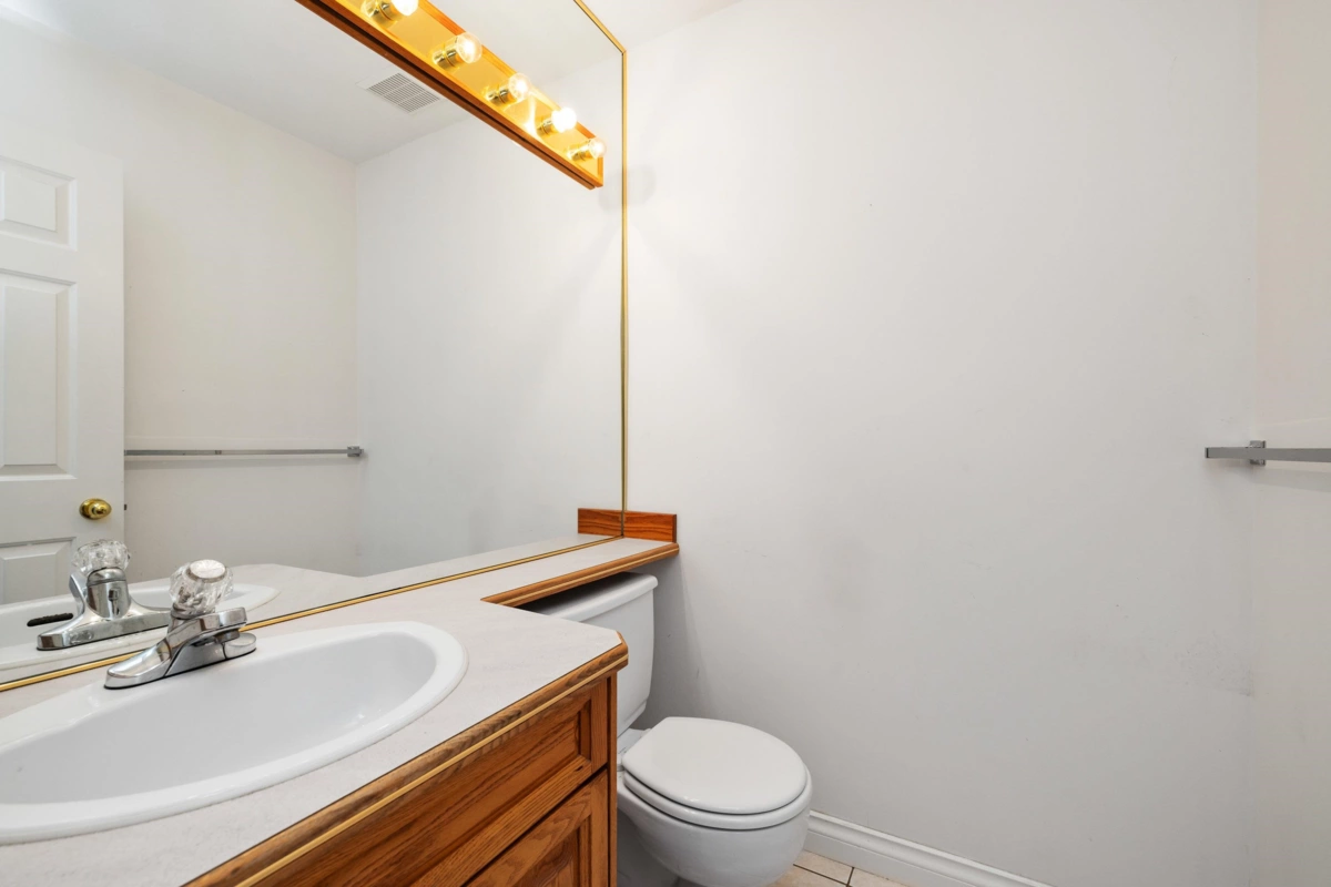 Laundry Room Photo of 8658 165a Street, Surrey, BC