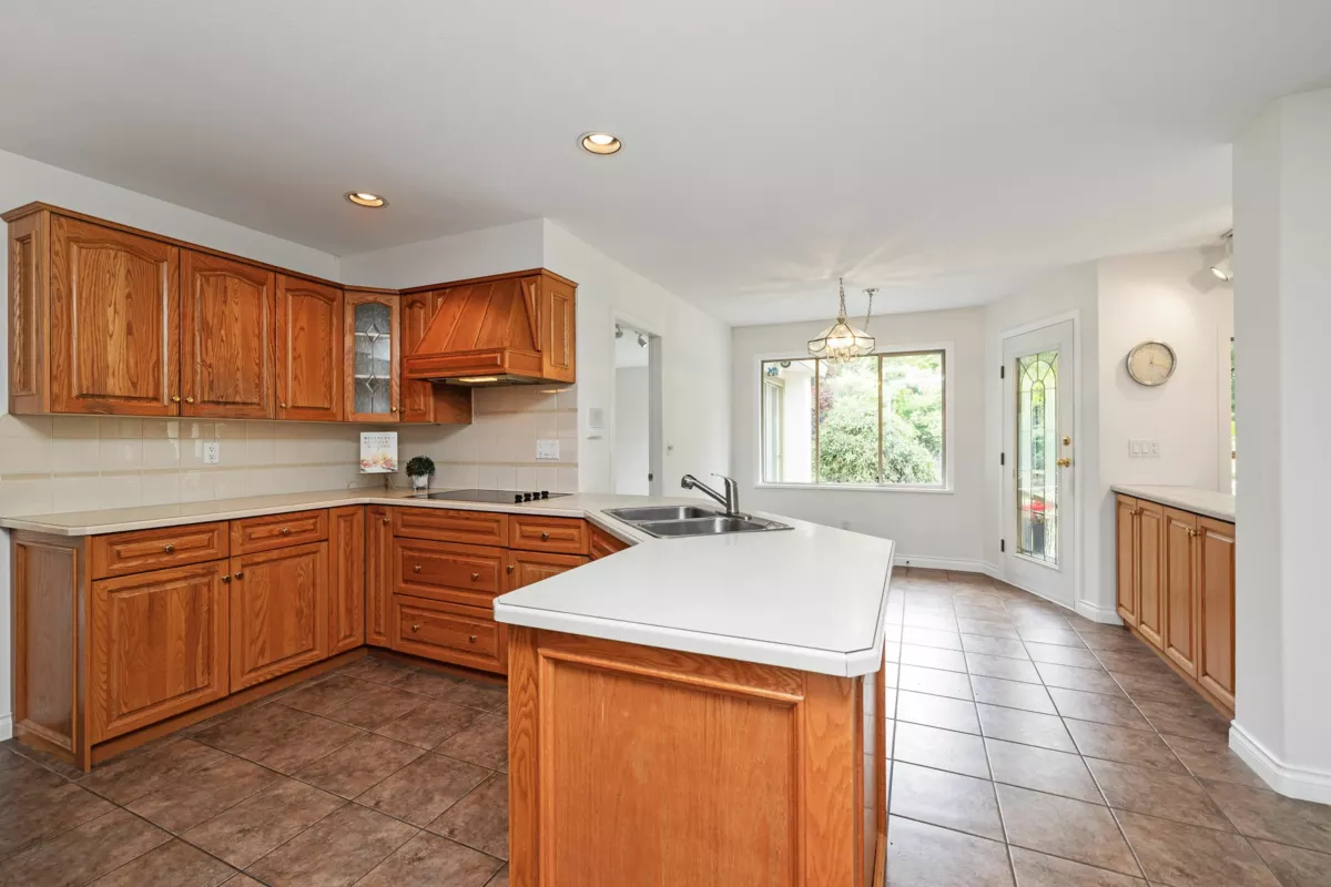 Primary Bathroom Photo of 8658 165a Street, Surrey, BC