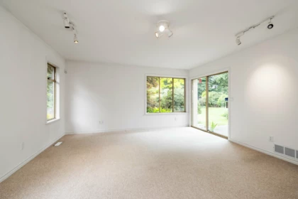 Entry Foyer Photo of 8658 165a Street, Surrey, BC