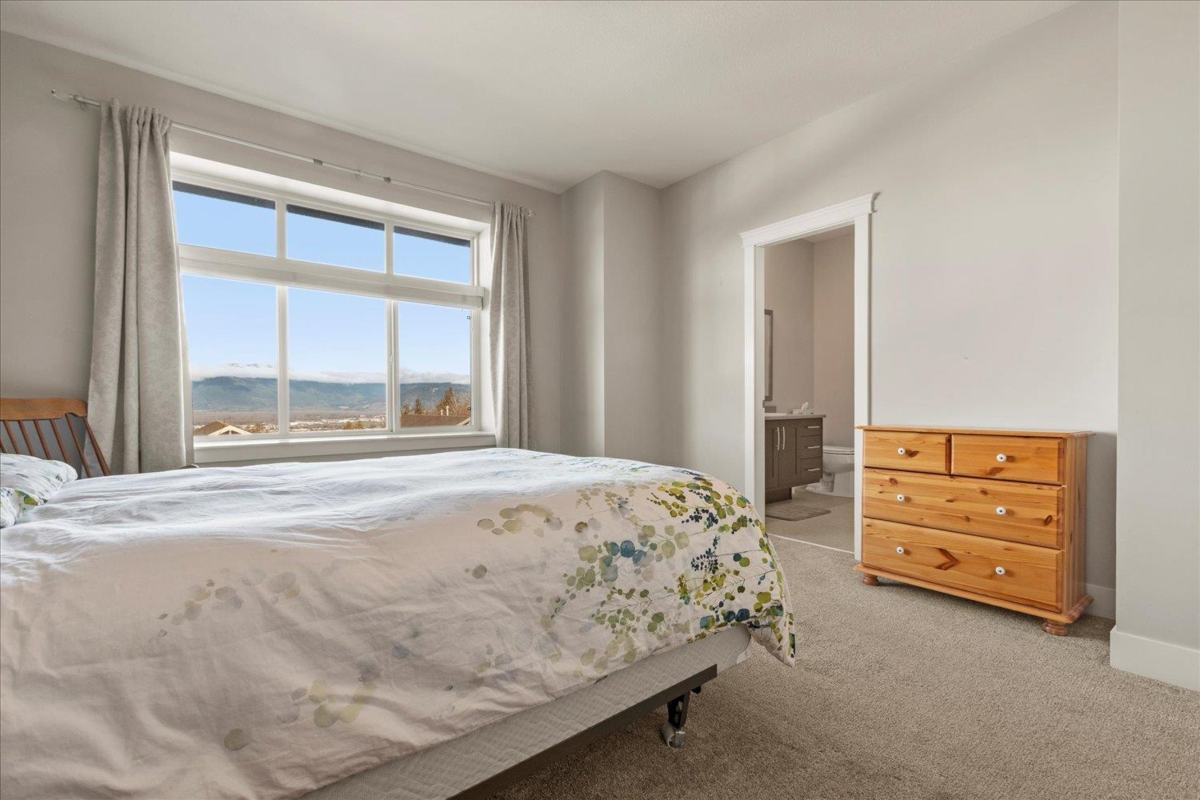 Guest Bathroom Photo of 47128 Sylvan Drive, Chilliwack, BC