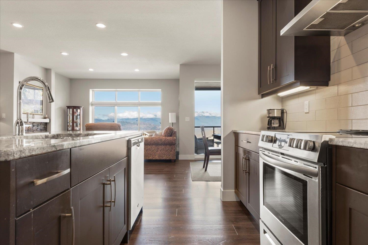 Kitchen Island Photo of 47128 Sylvan Drive, Chilliwack, BC