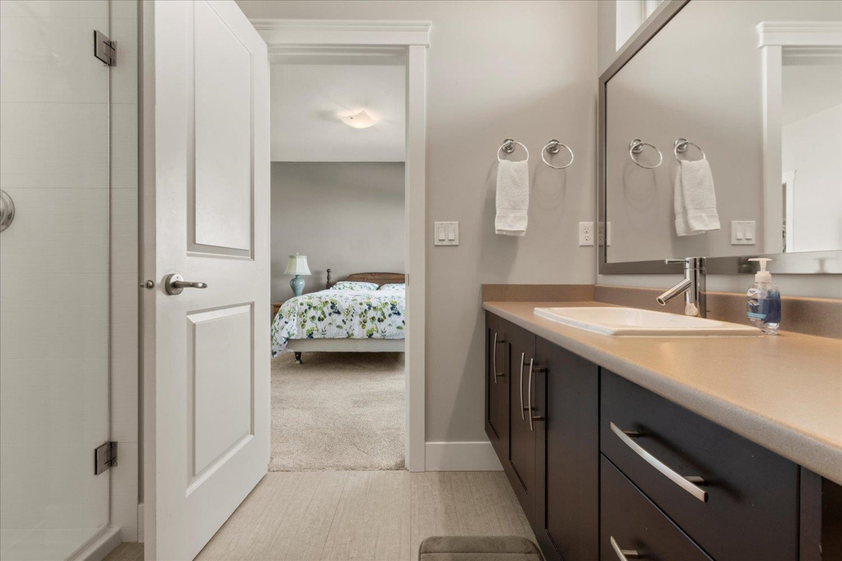 Powder Room Photo of 47128 Sylvan Drive, Chilliwack, BC