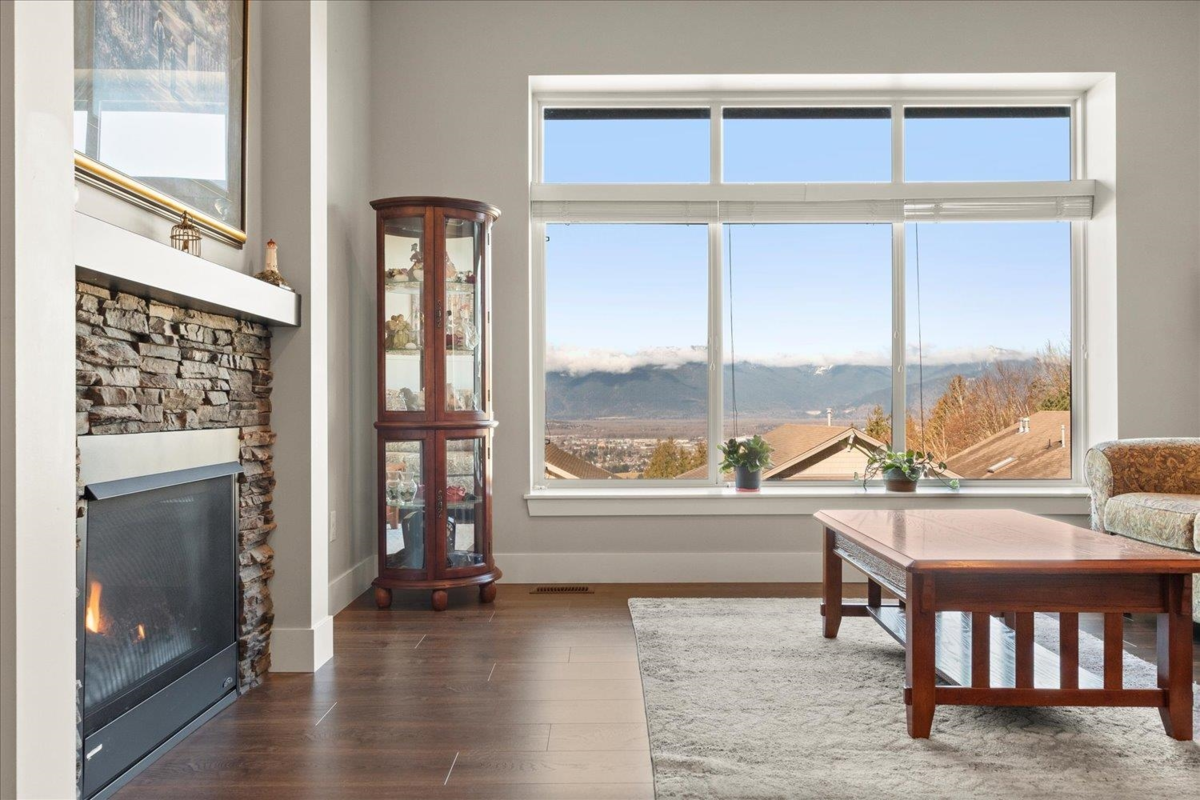 Walk-In Closet Photo of 47128 Sylvan Drive, Chilliwack, BC