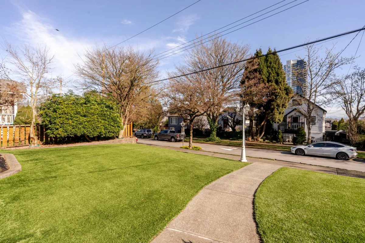 Dining Area Photo of 465 Garrett Street, New Westminster, BC
