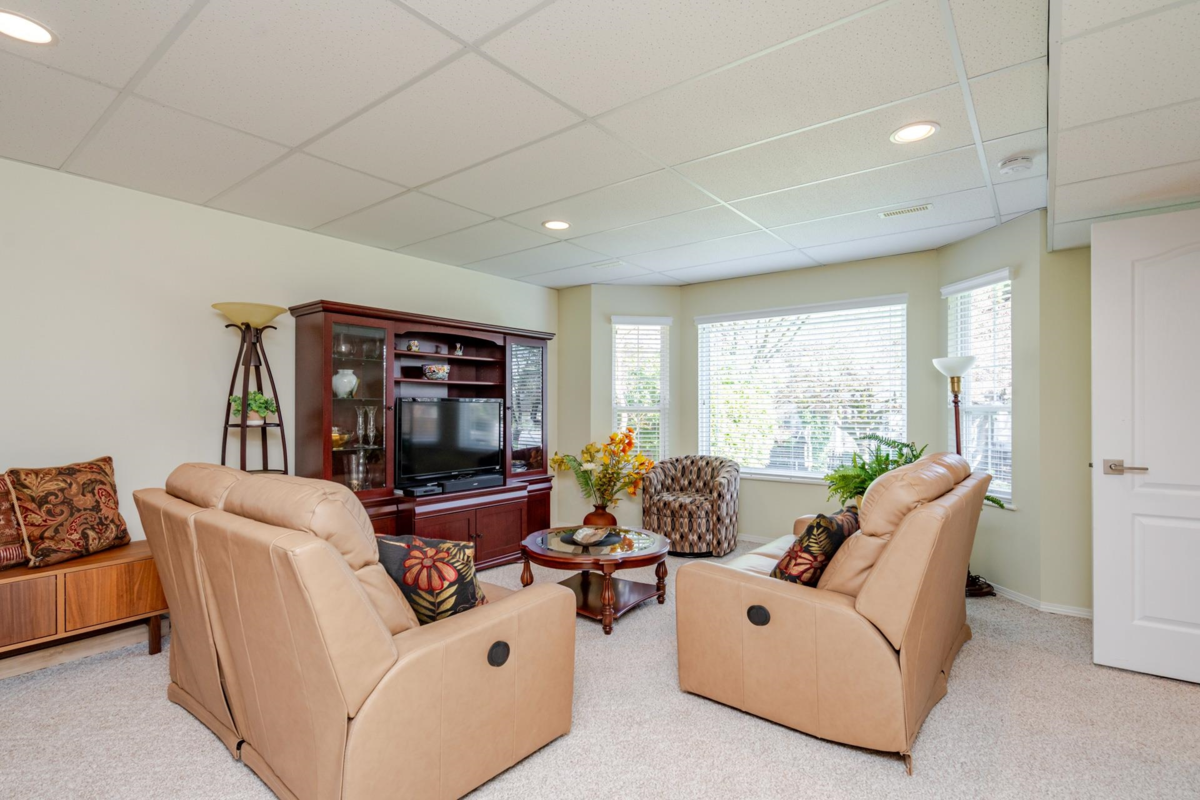 Front Yard Photo of 465 Garrett Street, New Westminster, BC