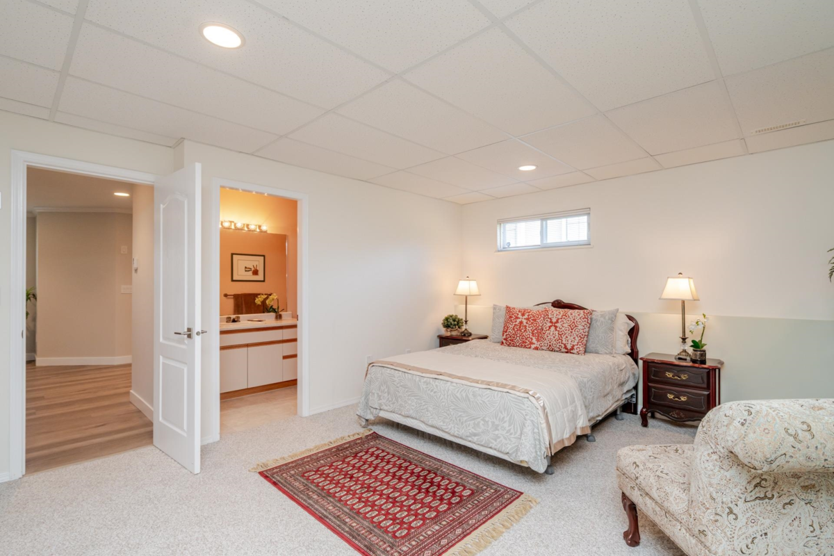 Hot Tub / Spa Photo of 465 Garrett Street, New Westminster, BC