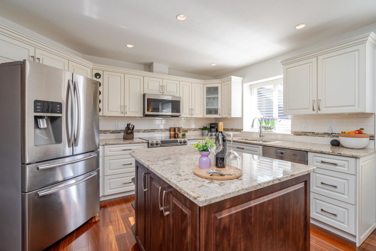 Living Room Photo of 465 Garrett Street, New Westminster, BC
