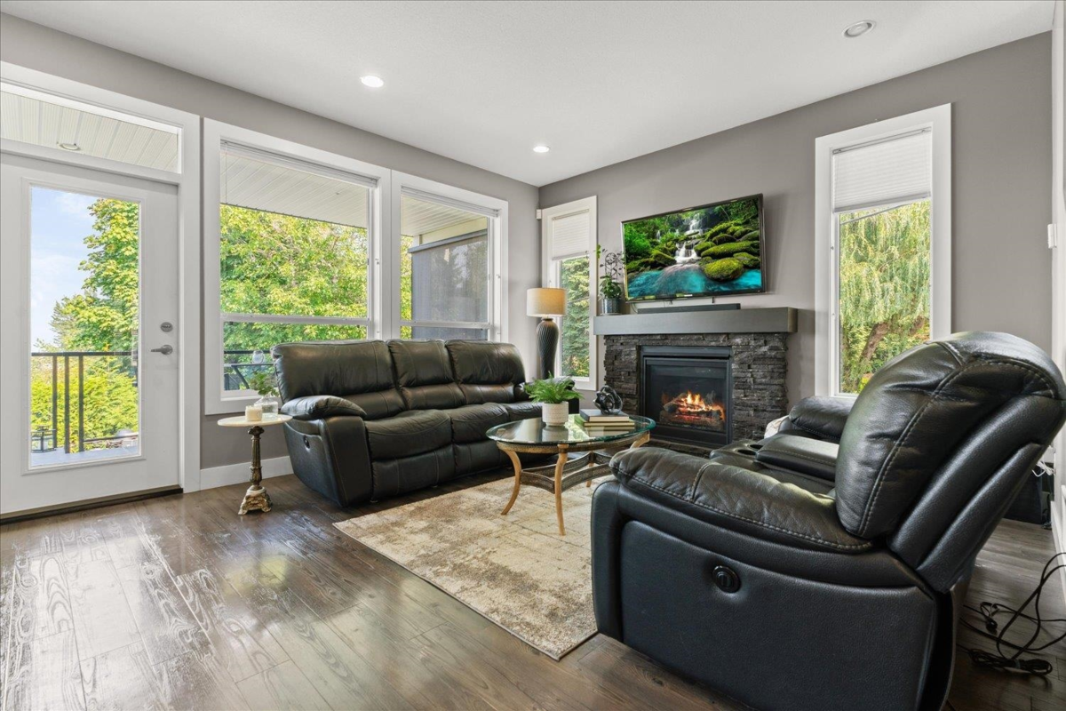 Breakfast Nook Photo of 7569 Dickinson Place, Chilliwack, BC