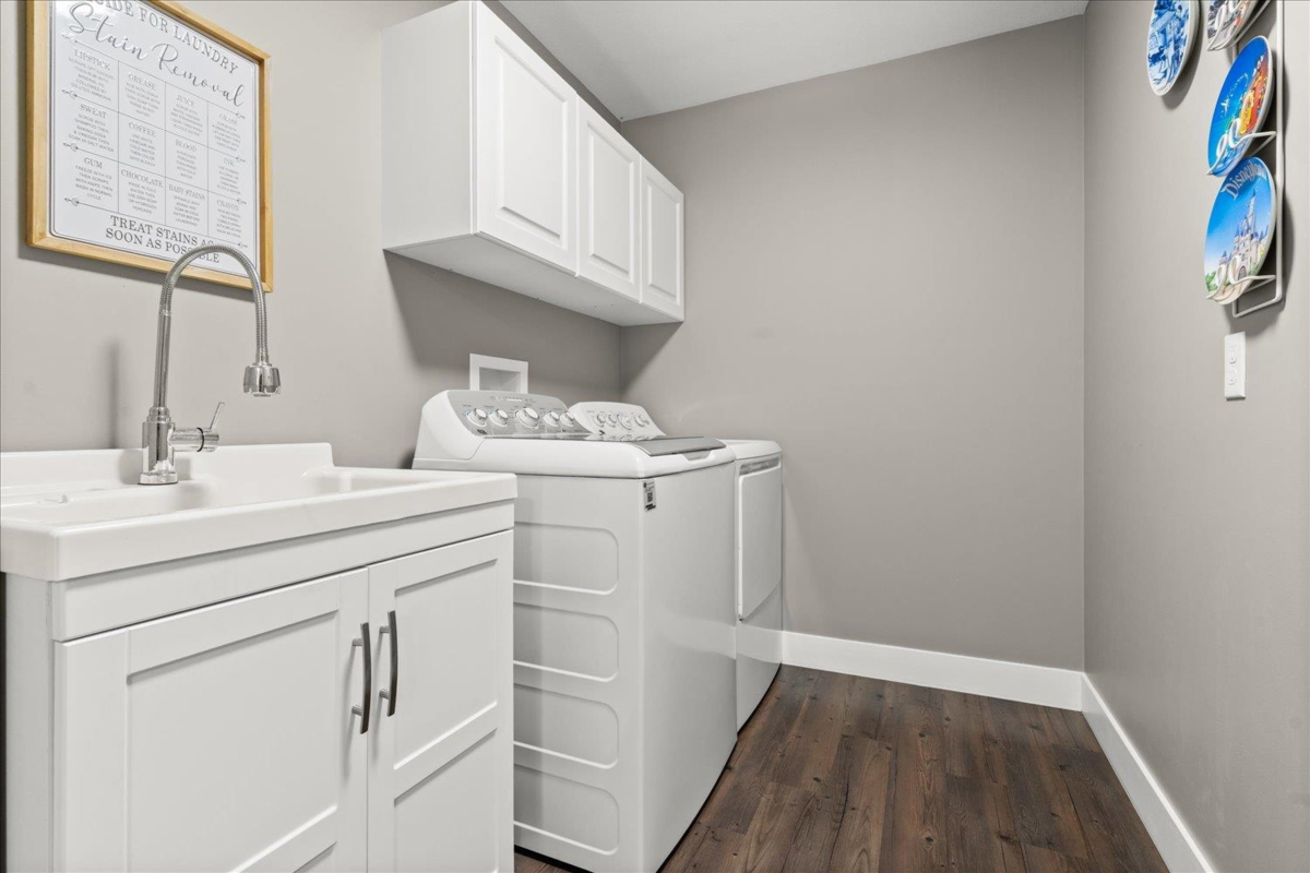 Entry Foyer Photo of 7569 Dickinson Place, Chilliwack, BC