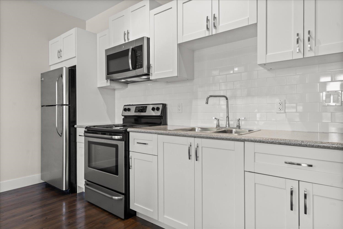 Swimming Pool Photo of 7569 Dickinson Place, Chilliwack, BC