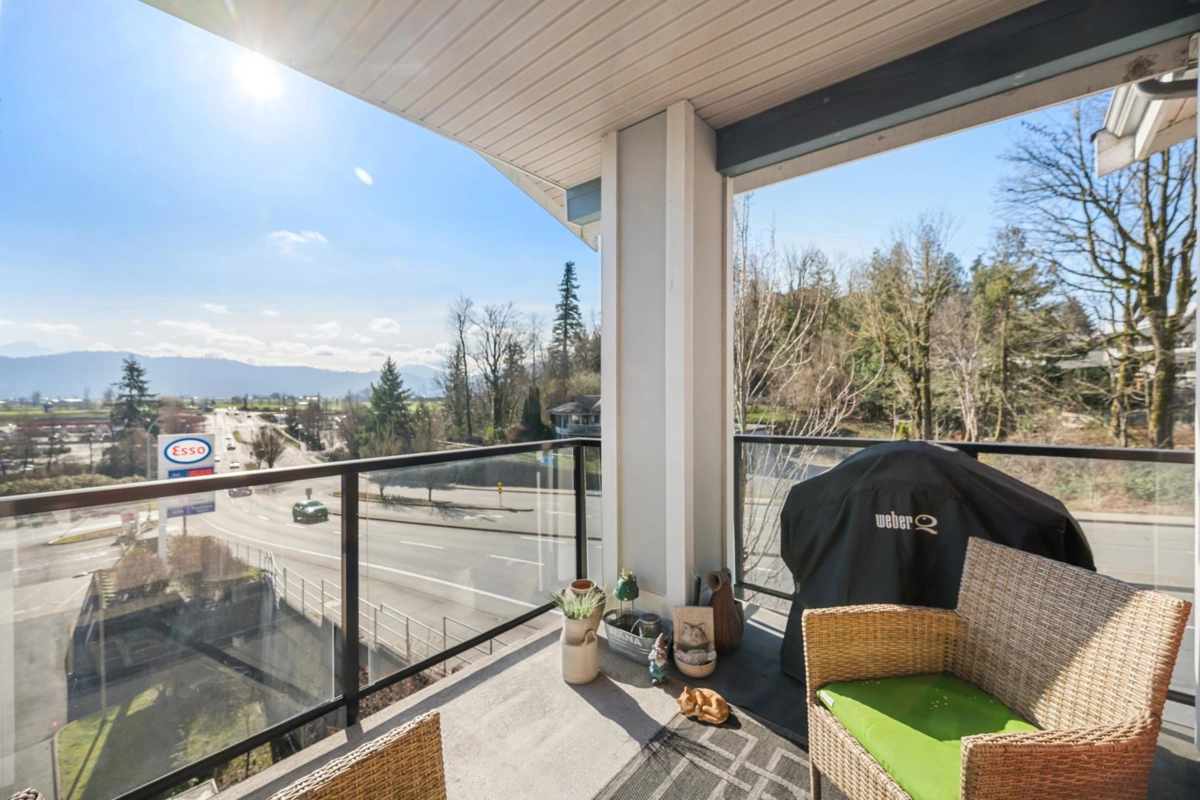 Breakfast Nook Photo of 217 2242 Whatcom Road, Abbotsford, BC