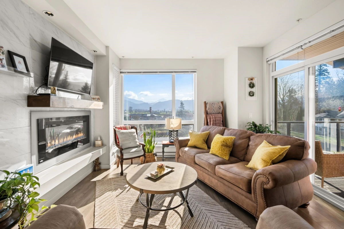 Kitchen Island Photo of 217 2242 Whatcom Road, Abbotsford, BC