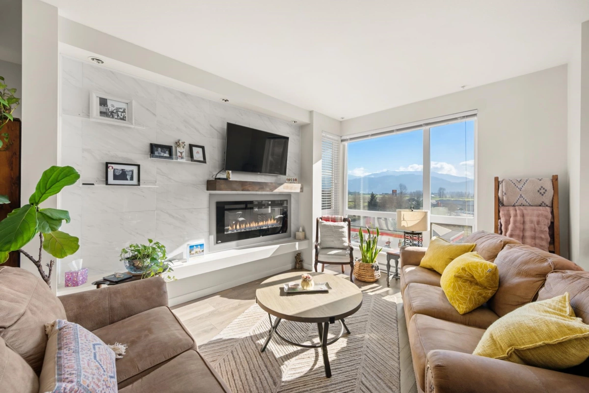 Kitchen Photo of 217 2242 Whatcom Road, Abbotsford, BC