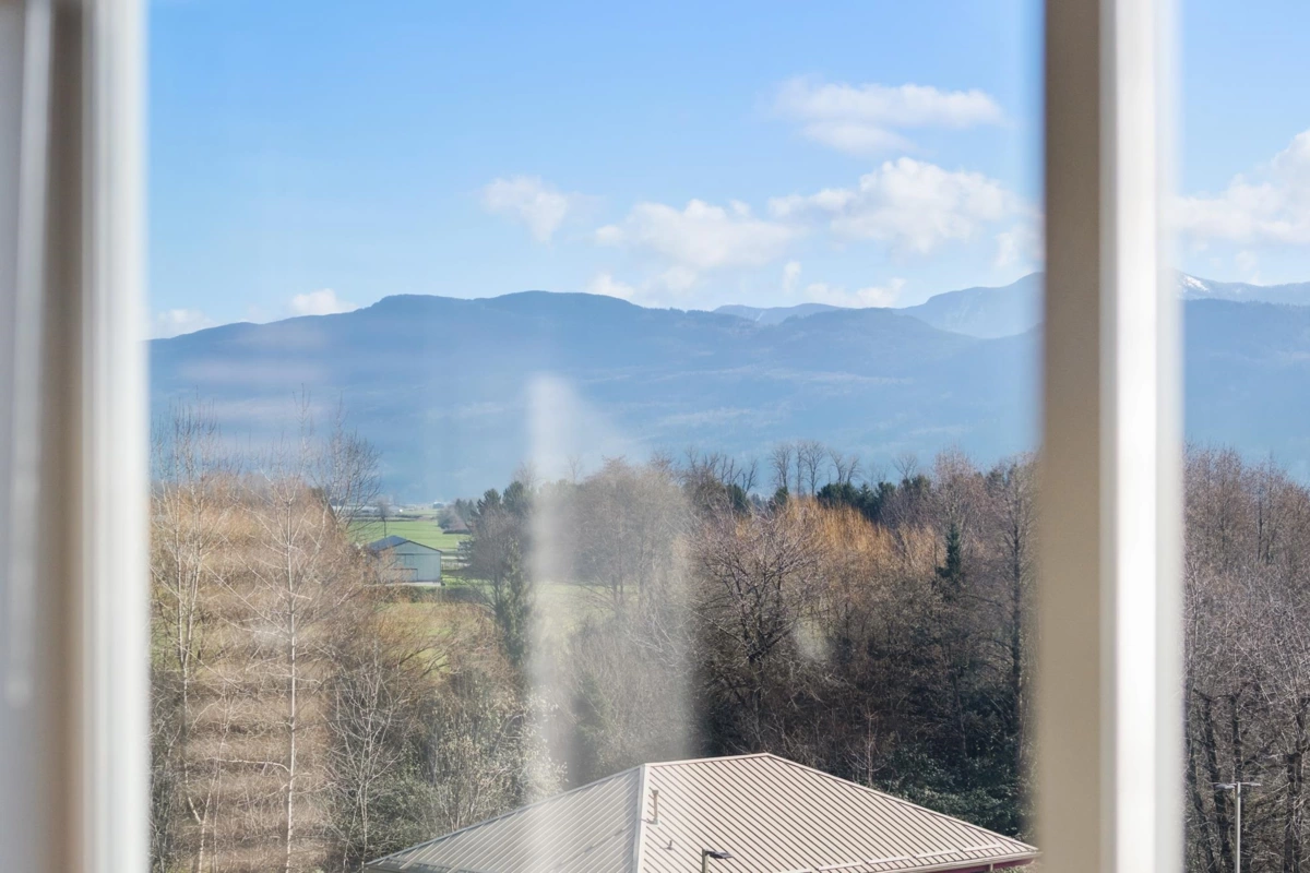 Primary Bathroom Photo of 217 2242 Whatcom Road, Abbotsford, BC