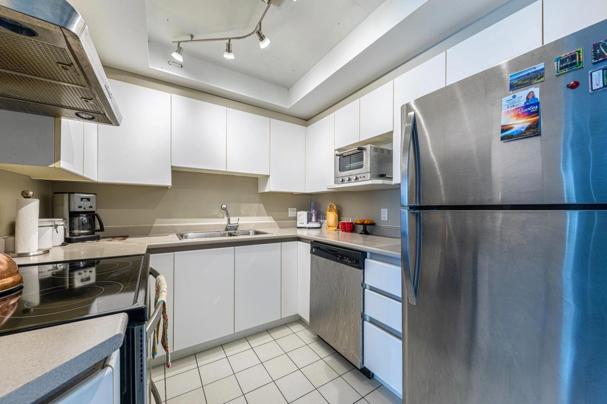 Dining Area Photo of 702 13383 108 Avenue, Surrey, BC