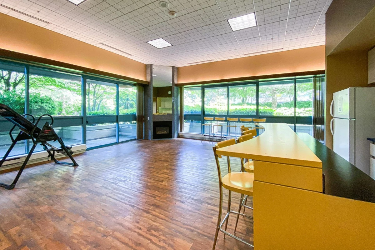 Staircase Photo of 702 13383 108 Avenue, Surrey, BC