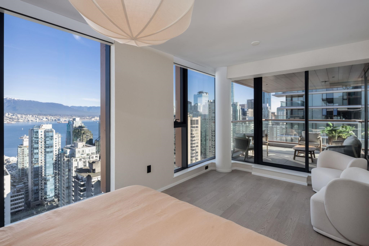 Kitchen Island Photo of 3102 1482 Robson Street, Vancouver, BC
