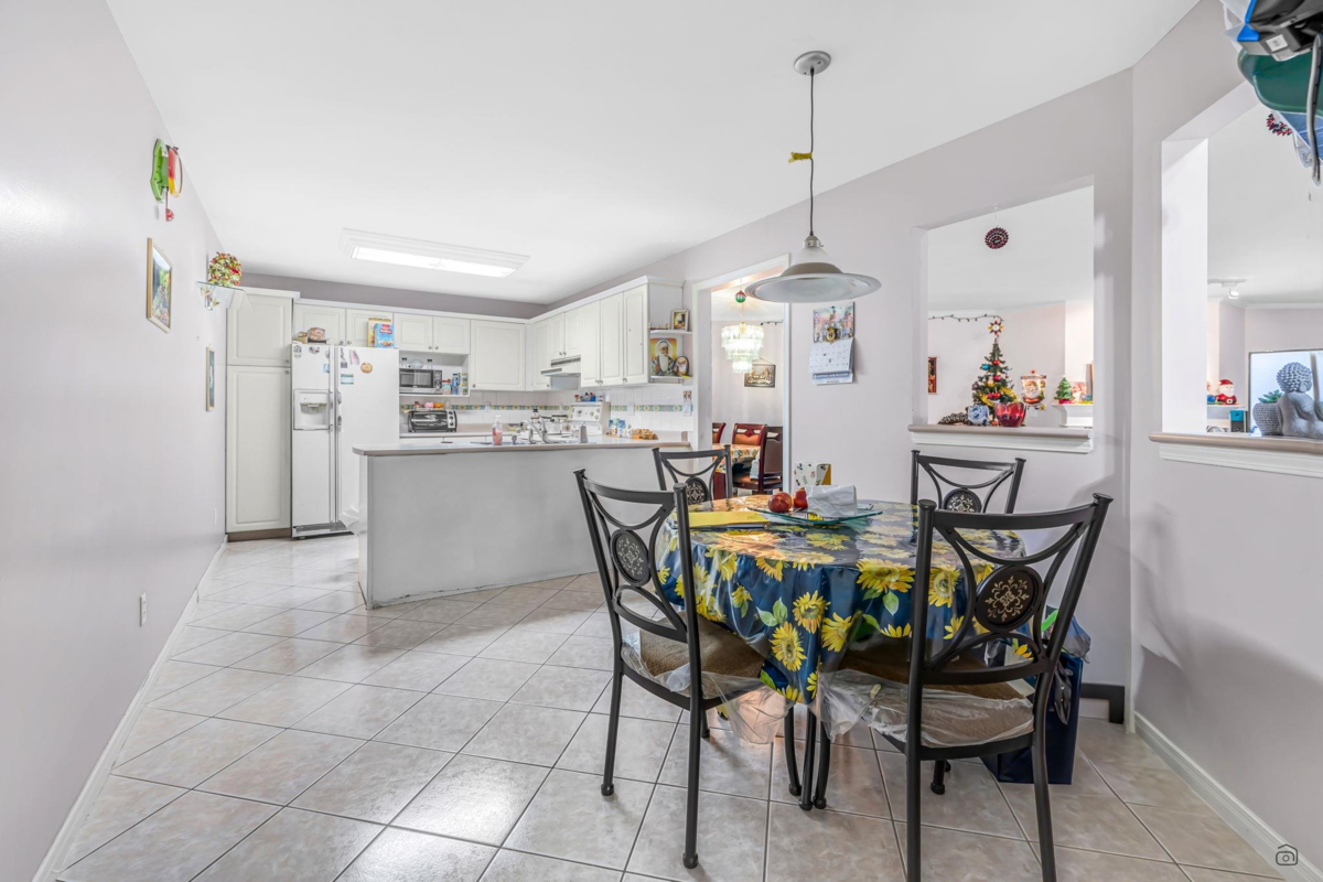 Walk-In Closet Photo of 112 12633 72 Avenue, Surrey, BC