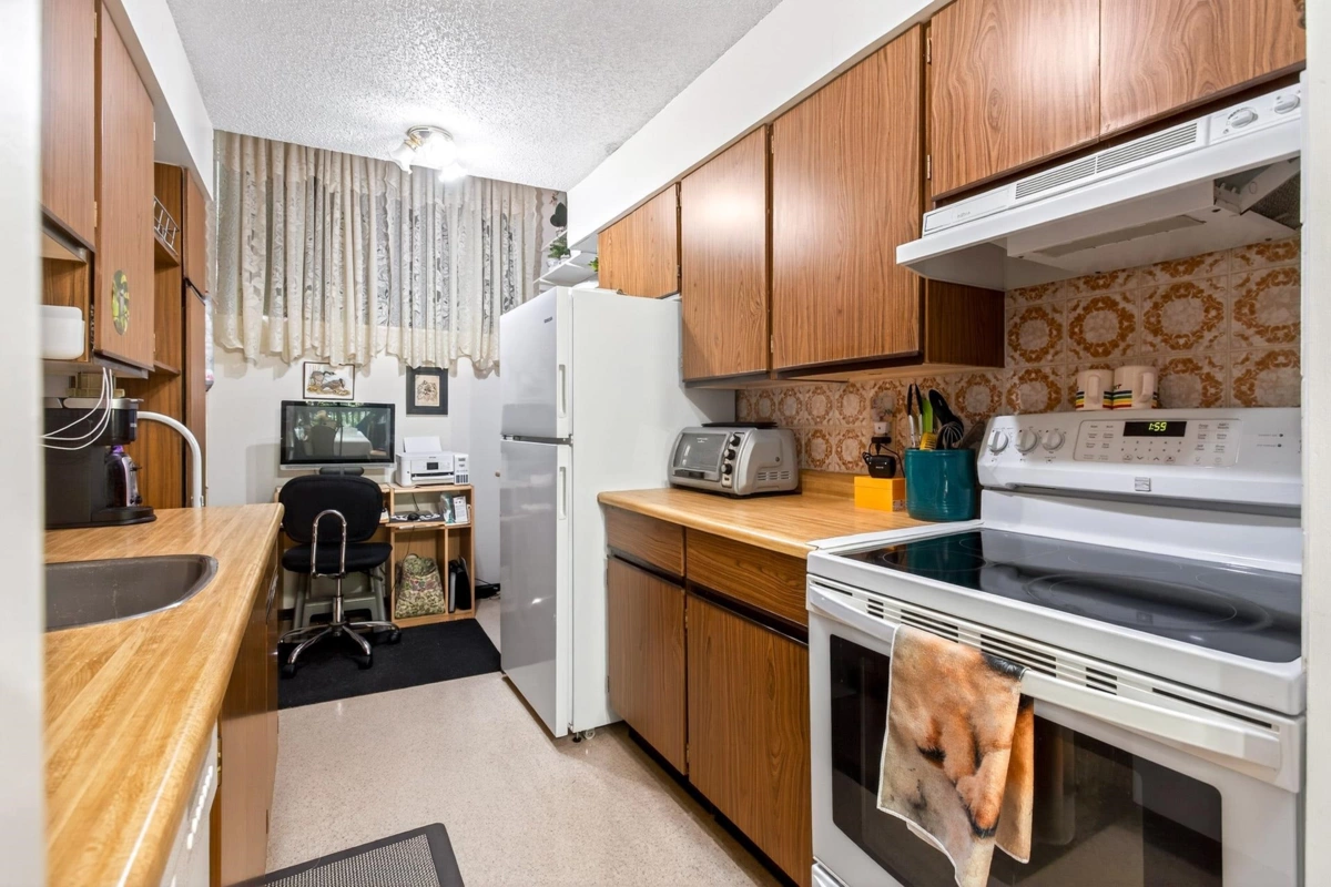 Kitchen Island Photo of 504 Cardiff Way, Port Moody, BC
