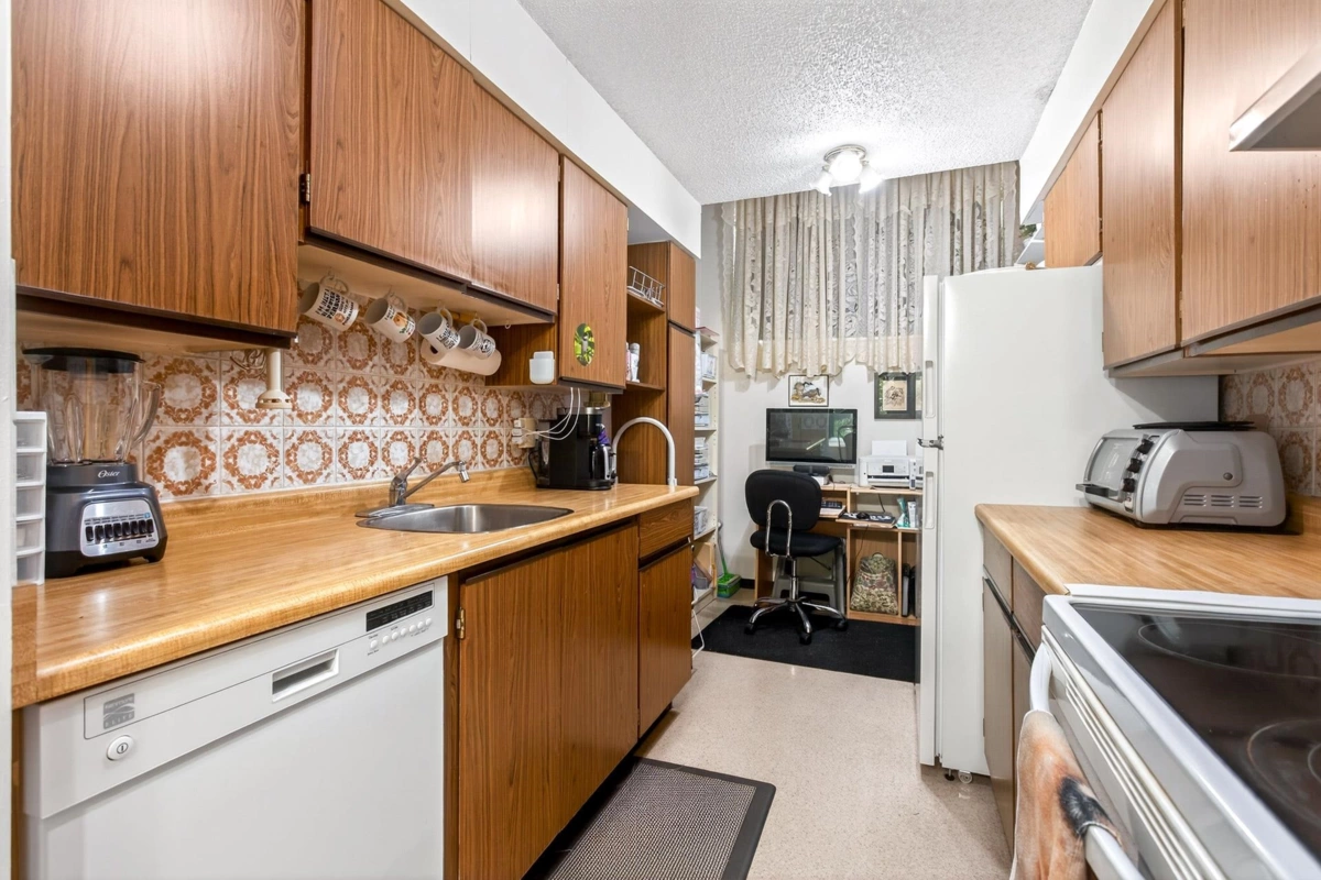 Kitchen Photo of 504 Cardiff Way, Port Moody, BC