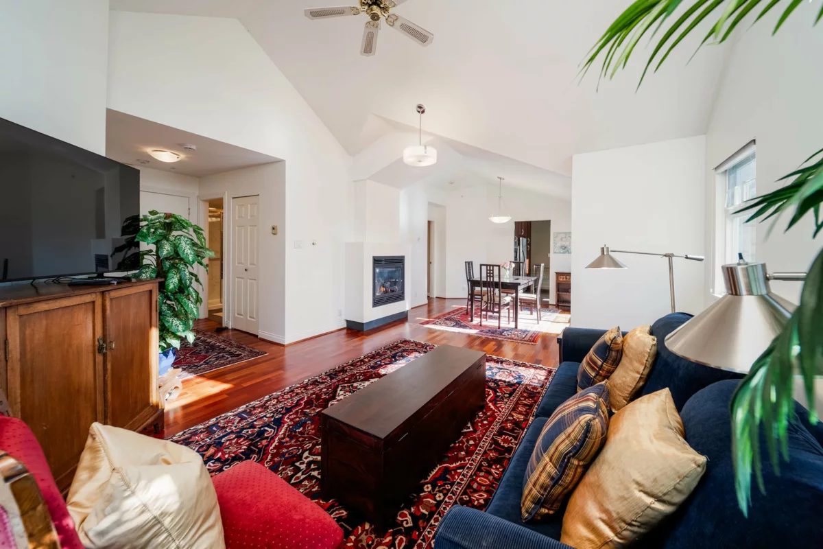 Dining Area Photo of PH3 865 W 15 Avenue, Vancouver, BC