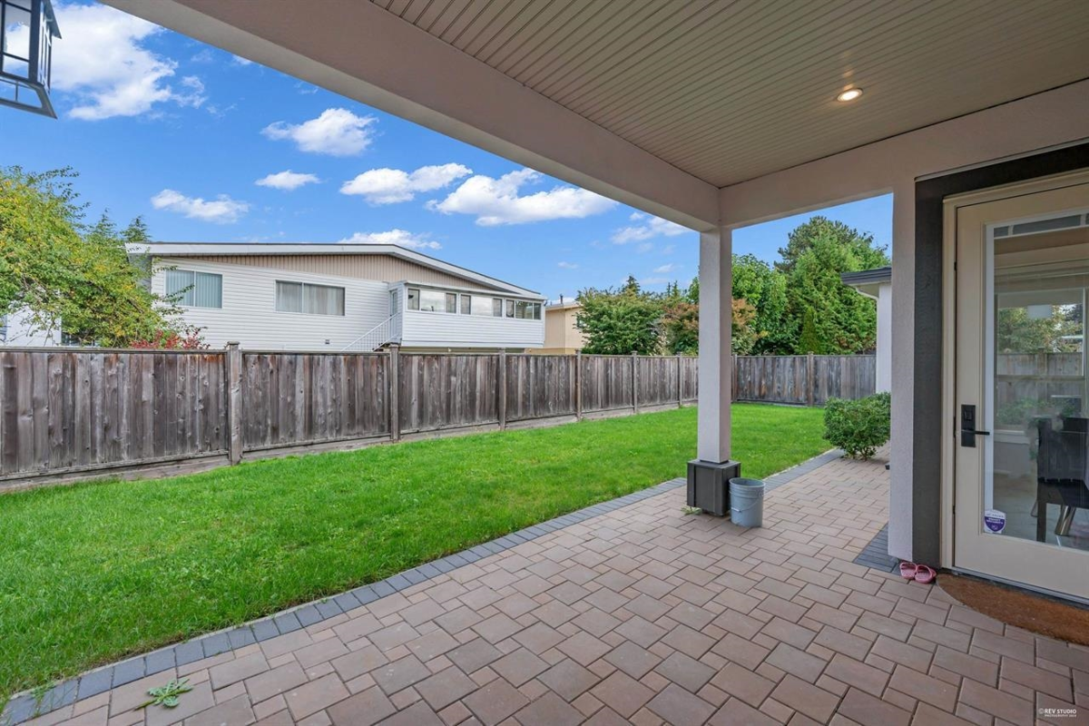 Swimming Pool Photo of 3471 Blundell Road, Richmond, BC