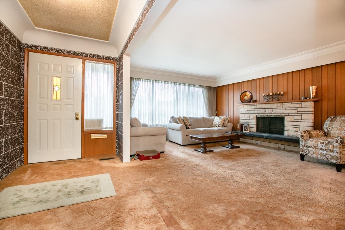 Dining Area Photo of 2435 E 49th Avenue, Vancouver, BC