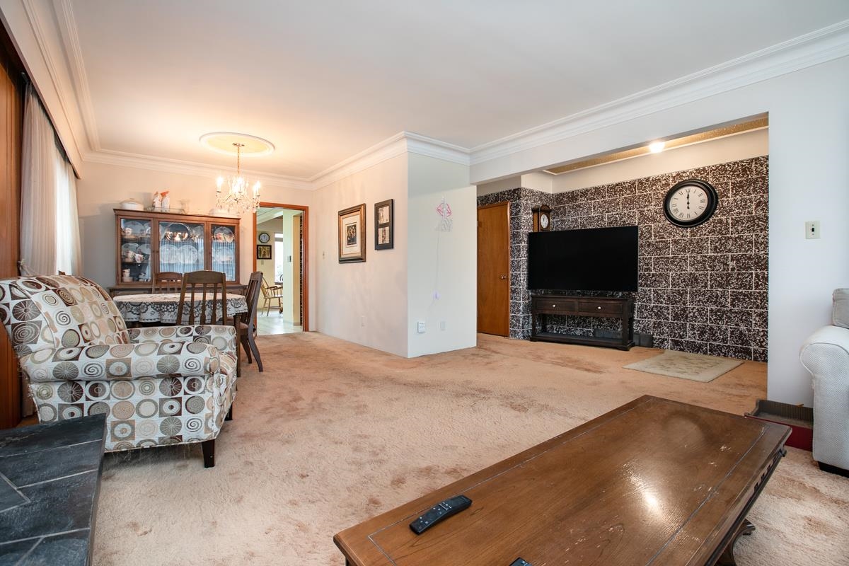 Kitchen Island Photo of 2435 E 49th Avenue, Vancouver, BC