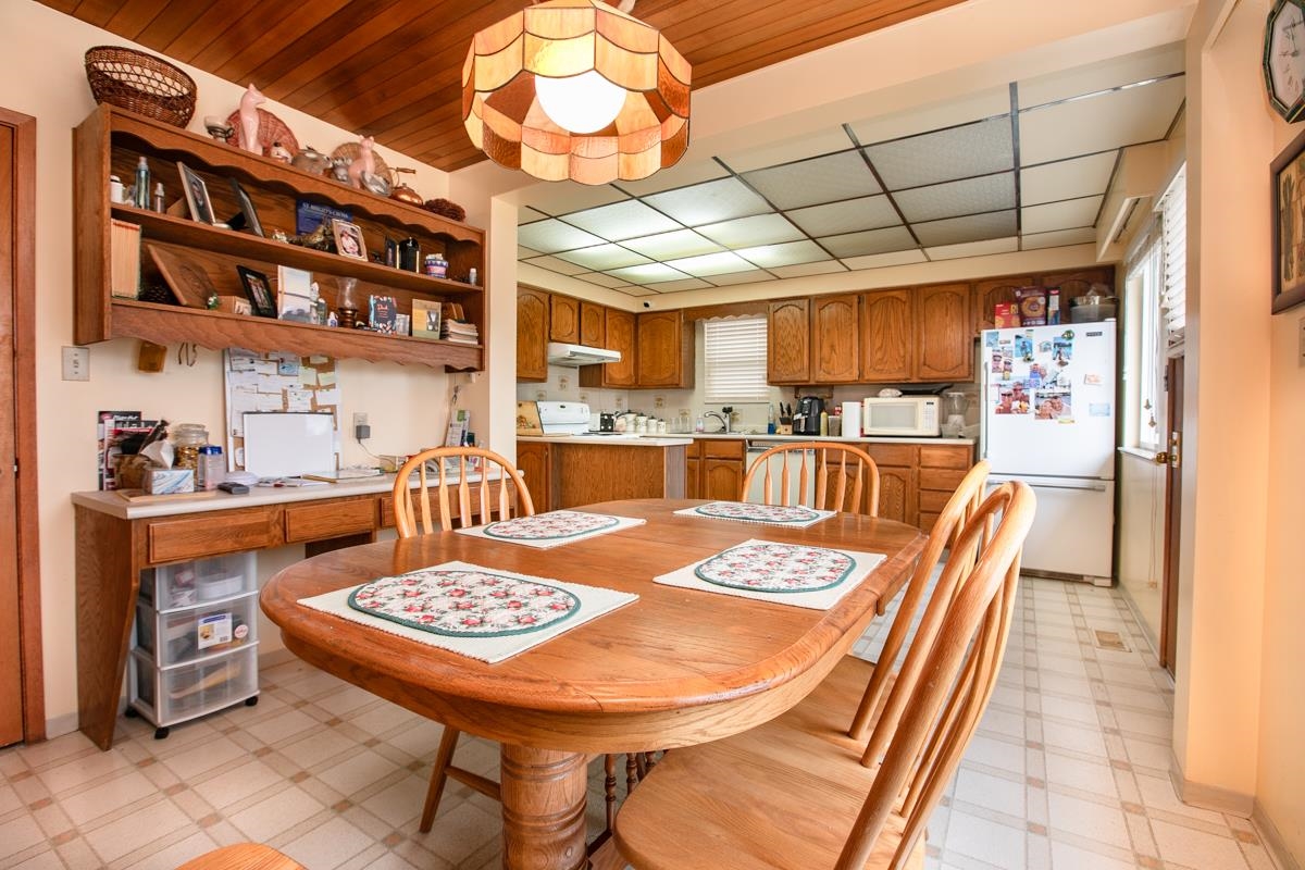 Walk-In Closet Photo of 2435 E 49th Avenue, Vancouver, BC