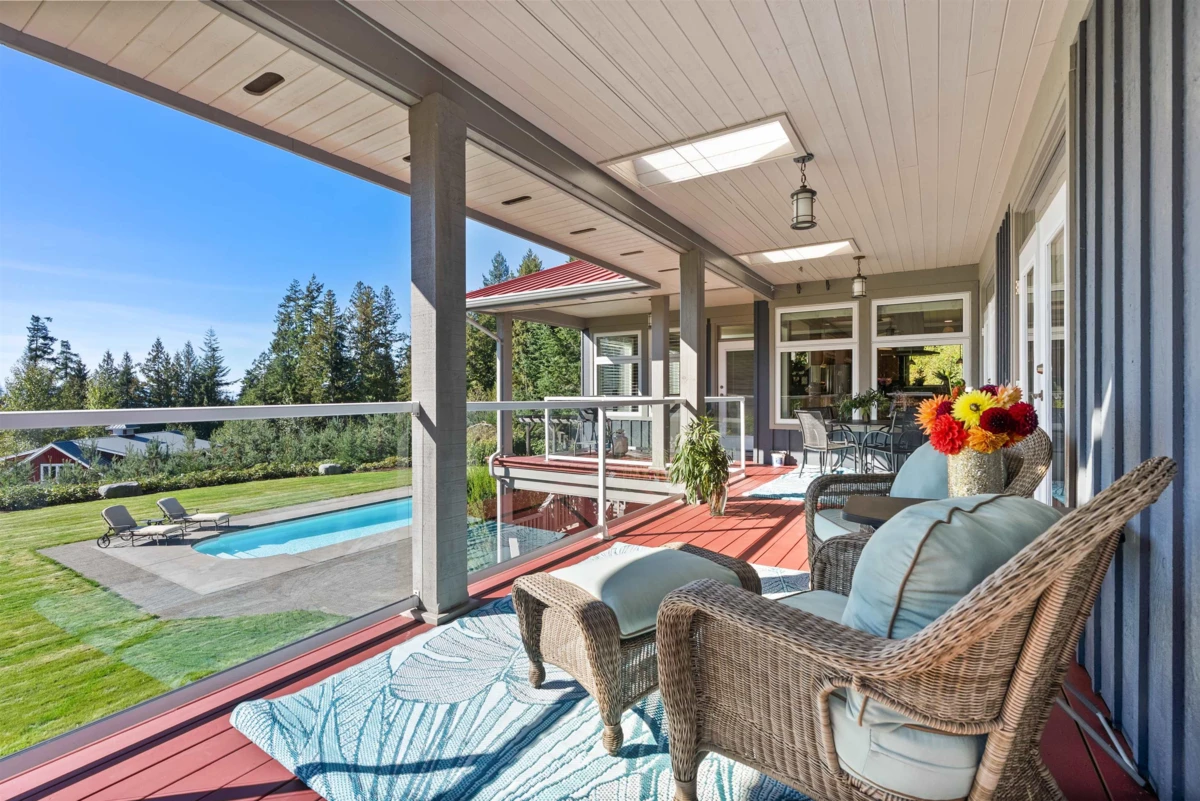 Dining Area Photo of 2440 Sunshine Coast Highway, Roberts Creek, BC