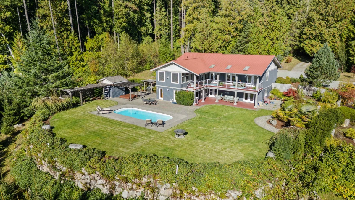 Family Room Photo of 2440 Sunshine Coast Highway, Roberts Creek, BC
