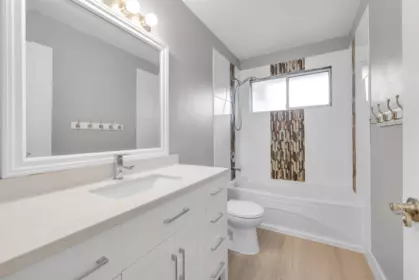 Guest Bathroom Photo of 23003 Reid Avenue, Maple Ridge, BC
